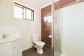 Ruthven Street Motor Inn