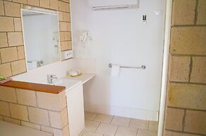 Jacaranda Country Motel