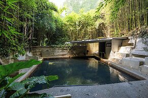 Opal Hot Springs & Holiday Park