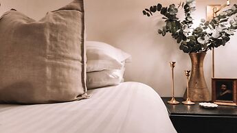 Woolrich Historic Garden Cottage