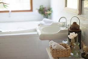 Woolrich Historic Garden Cottage