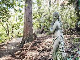 Woolrich Historic Garden Cottage