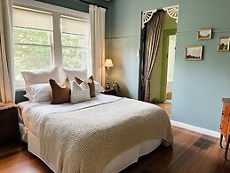 Woolrich Historic Garden Cottage