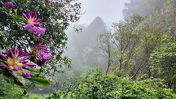Woolrich Historic Garden Cottage