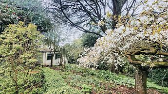 Woolrich Historic Garden Cottage