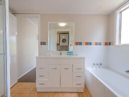 Hastings Cove Waterfront Holiday Apartments