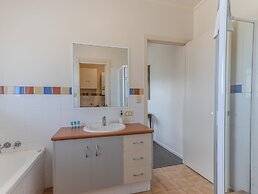 Hastings Cove Waterfront Holiday Apartments