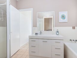 Hastings Cove Waterfront Holiday Apartments