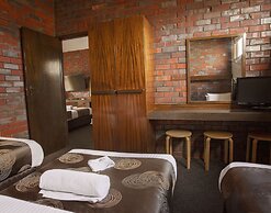 Hi Way Eight Motor Inn