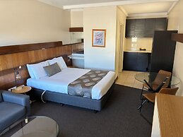 Hi Way Eight Motor Inn