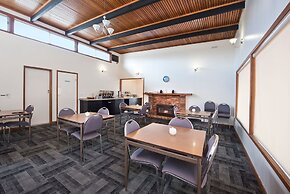 Hi Way Eight Motor Inn