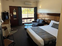 Hi Way Eight Motor Inn