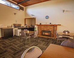 Hi Way Eight Motor Inn