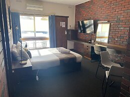 Hi Way Eight Motor Inn