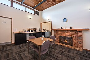 Hi Way Eight Motor Inn