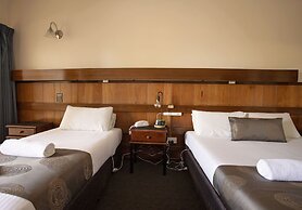 Hi Way Eight Motor Inn