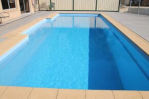 Hi Way Eight Motor Inn