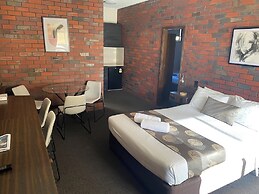 Hi Way Eight Motor Inn
