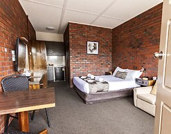 Hi Way Eight Motor Inn