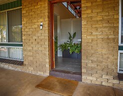 Hi Way Eight Motor Inn