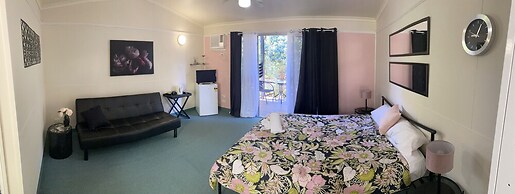 Colonial Village Resort