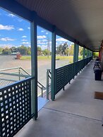 Deniliquin Country Club Motor Inn
