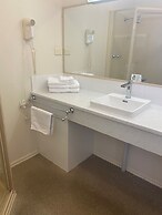 Deniliquin Country Club Motor Inn