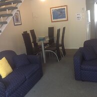 Bayshores Holiday Apartments