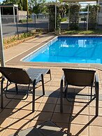 Country Gardens Motel