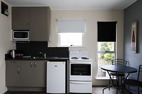 Cranford Cottages And Motel