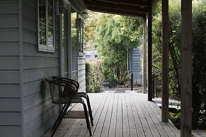 Cranford Cottages And Motel