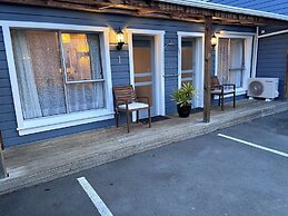 Cranford Cottages And Motel