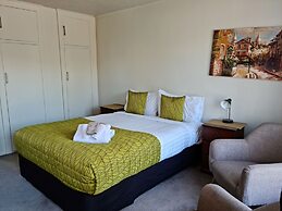 Cranford Cottages And Motel