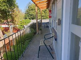 Cranford Cottages And Motel