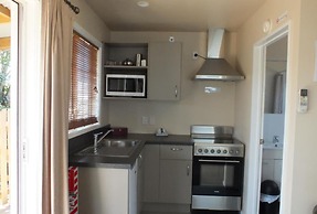 Cranford Cottages And Motel