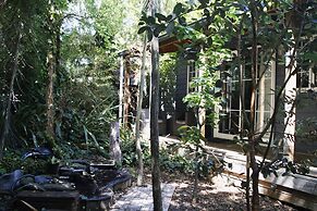 Cranford Cottages And Motel