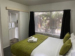 Cranford Cottages And Motel