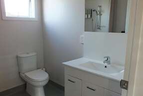 Cranford Cottages And Motel