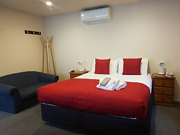 Cranford Cottages And Motel