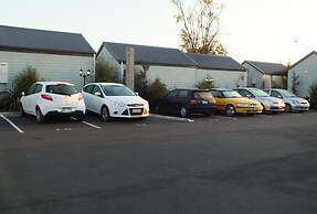 Cranford Cottages And Motel