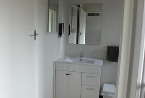 Cranford Cottages And Motel