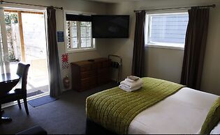 Cranford Cottages And Motel