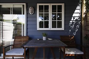 Cranford Cottages And Motel