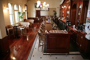 Largs Pier Hotel Motel