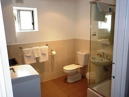 Largs Pier Hotel Motel