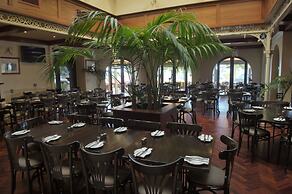 Largs Pier Hotel Motel