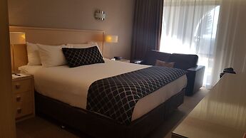 Largs Pier Hotel Motel