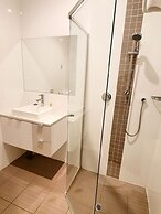 Largs Pier Hotel Motel