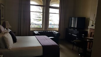 Largs Pier Hotel Motel