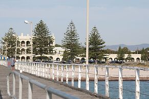 Largs Pier Hotel Motel